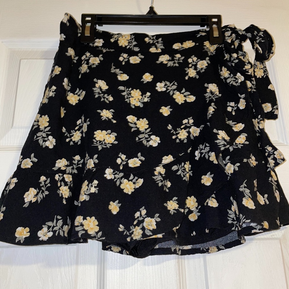 Hollister ultra high rise floral ruffle skort small